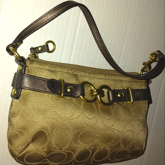 L@@K! Gorgeous/Rare COACH ~Mia Signature Outline Large Sateen Clutch Wristlet☆ - Picture 3 of 16
